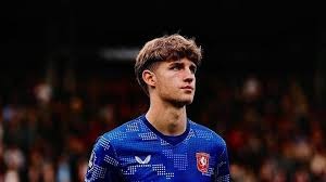 43.3米超远吊射破门，亚当斯创造本赛季英超最远距离进球